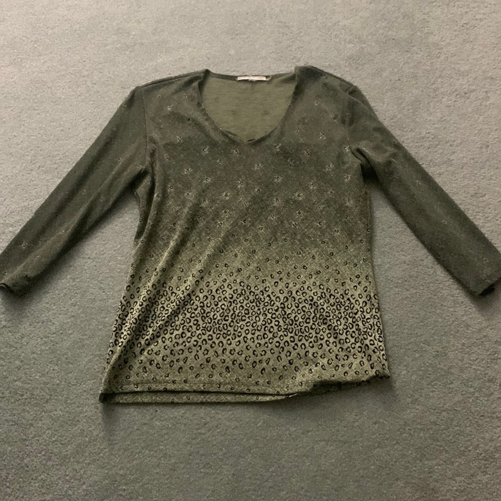 Green 3/4 sleeve top